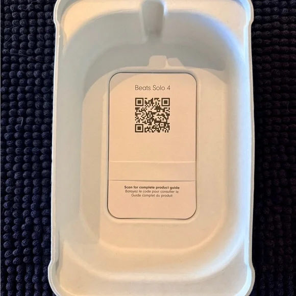 Beats by Dre Solo 4 Over-Ear Headphones - Light Blue - Picture 4 of 8